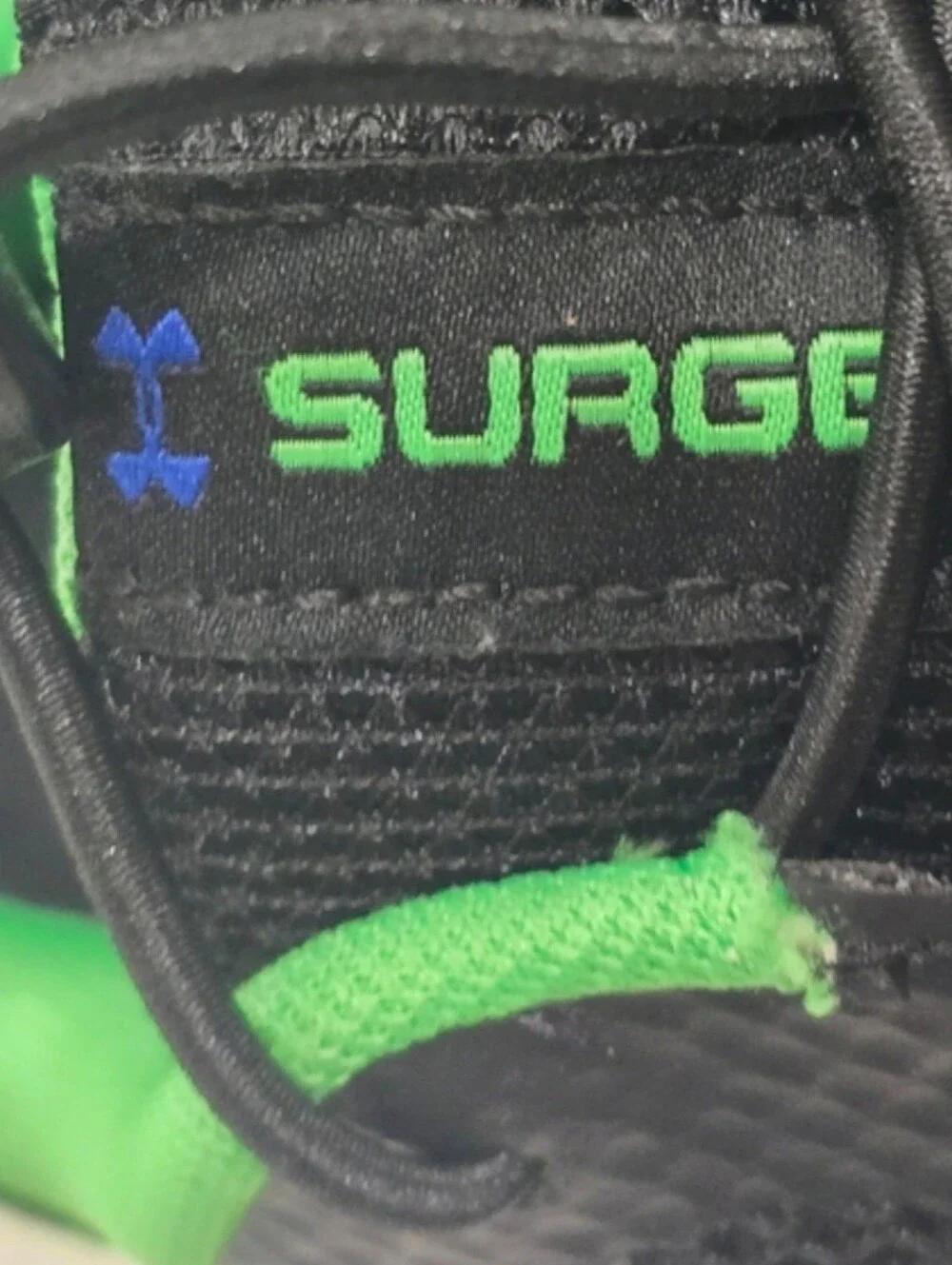 Under Armour Big Boys' Surge 3 Running Shoe Size 5.5Y